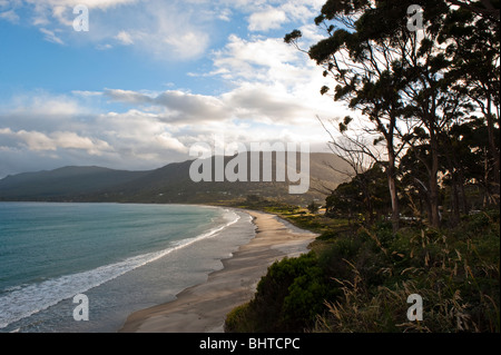 Eagle Hawk Hals Strand bei Sonnenuntergang, Tasman Halbinsel, Tasmanien, Australien Stockfoto