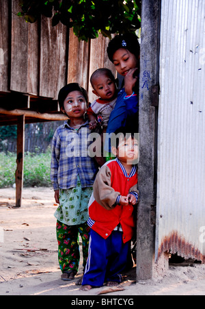 Karen Flüchtlingskinder, Umpium Flüchtlingslager (thai-burmesischen Grenze), südlich von Mae Sot, Provinz Tak, Nord-thailand Stockfoto