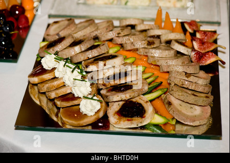 Leichtes Mittagessen vom Buffet zubereitet Lowiczanka für HRH Prince Of Wales und Duches of York besuchen, POSK, London, UK Stockfoto