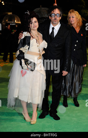 HELENA BONHAM-CARTER & TIM BURTON ALICE im Wunderland FILM PREMIERE ODEON Kino am LEICESTER SQUARE LONDON ENGLAND 25 Februar Stockfoto