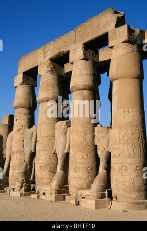 Peristyle Hof des Ramses II in Luxor-Tempel in Luxor, Ägypten Stockfoto