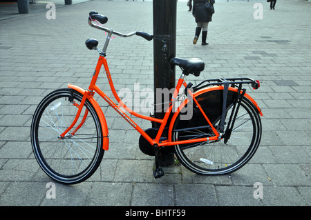Fahrrad eingesperrt in Rotterdam, Holland, Niederlande Stockfoto