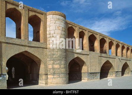 Khaju-Brücke über den Fluss Sajandeh, Isfahan, Iran Stockfoto