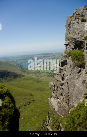 Blick nach unten Nantlle Tal von Nantlle Grat oberhalb Dorf Rhyd Ddu in Snowdonia, Nordwales Stockfoto