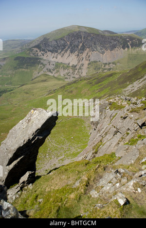 Nantlle Ridge über das Dorf Rhyd Ddu in Snowdonia Stockfoto