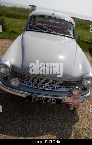 Große graue Wartburg Limousine Oldtimer Teilnahme an einer Ost-Europäischen Automobil Rallye Stockfoto