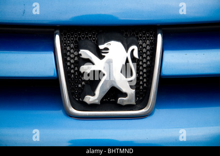 https://l450v.alamy.com/450vde/bhtmnd/peugeot-auto-logo-bhtmnd.jpg