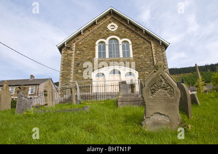 Trinity kongregationalistische Kirche und Friedhof in der ehemaligen Bergbaustadt Dorf von Pontywaun South Wales Täler UK Stockfoto