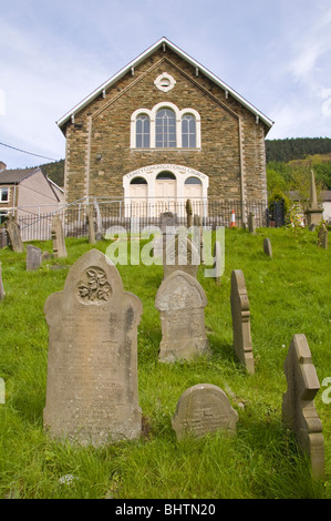 Trinity kongregationalistische Kirche und Friedhof in der ehemaligen Bergbaustadt Dorf von Pontywaun South Wales Täler UK Stockfoto