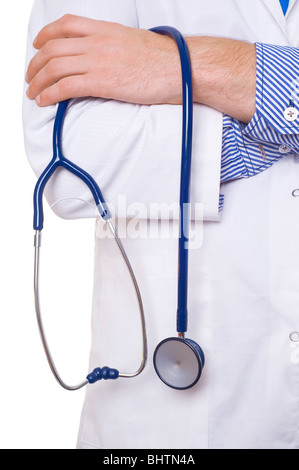 männlichen Arzt mit Arme gekreuzt Holding Stethoskop in der hand Stockfoto