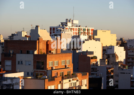 Wohnungen und Dächer in den Abend Buenos Aires Argentinien Stockfoto