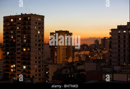 Wohnung-Dächer in den Abend Buenos Aires Argentinien Stockfoto