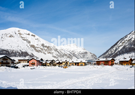 Bunte Häuser im Zentrum von Livigno, Lombardei, Italien Stockfoto