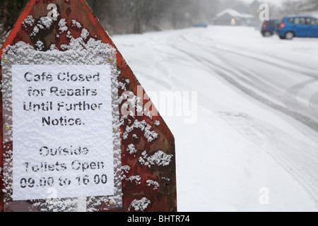 Cafe geschlossen im Winter wegen Reparaturen, Schottland, Großbritannien Stockfoto