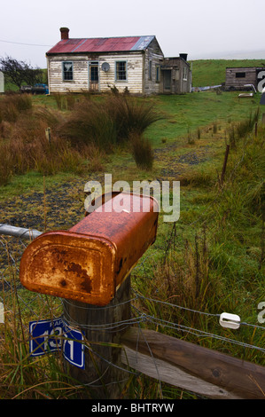 Alten Bauernhof Hütte mit dem Auto in die Catlin District, Otago, Neuseeland Stockfoto