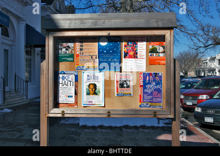 Community Pinnwand, Main St. Southhampton, Long Island, NY Stockfoto