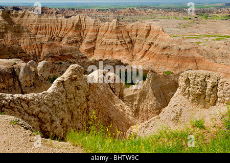 Landschaft, die typisch für die Badlands im Badlands National Park, in der Nähe von Wand, in South Dakota, USA Stockfoto