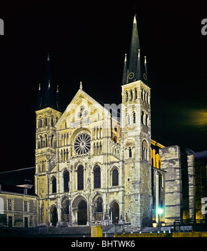 St. Remi romanische und gotische Basilika aus dem 11. Jahrhundert in der Nacht, Reims, Marne, Champagner, Grand Est, Frankreich, Europa, Stockfoto