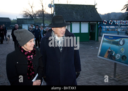 Liberal Democrats Schatten Kanzler und stellvertretender Leiter Vince Cable MP & seiner Frau Rachel besuchte mehrere überflutete Gebiete Samstag. Stockfoto