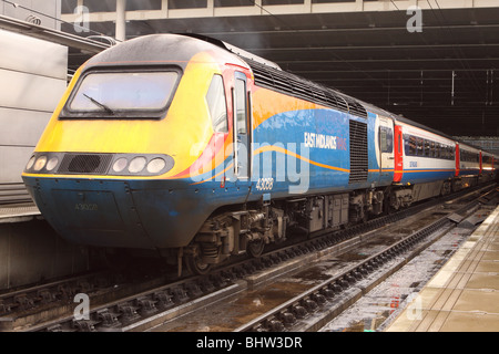 East Midlands Züge Klasse 43 High Speed Train Lok am Bahnhof London St. Pancras im Feb 2010 Stockfoto