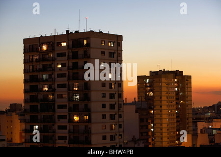 Wohnung-Dächer in den Abend Buenos Aires Argentinien Stockfoto