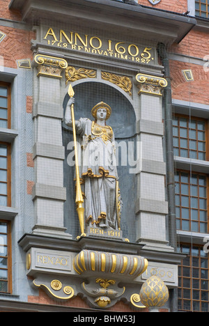 Statue der Athena auf Portal im großen Arsenal in Danzig, Pomorskie, Polen Stockfoto