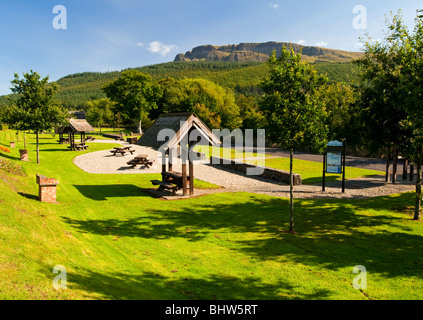 Swanns Bridge Picnic Area mit den Klippen des Binevenagh Berges darüber hinaus in der Nähe von Limavady County Londonderry Nordirland Vereinigtes Königreich Stockfoto