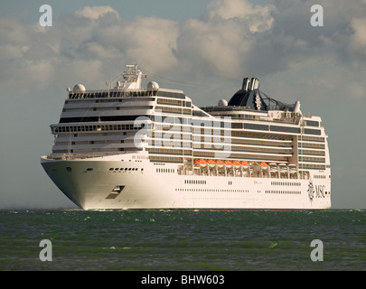 Kreuzfahrtschiff MSC Magnifica Ankunft in Southampton UK Stockfoto