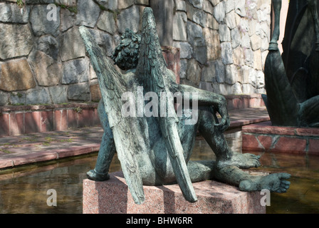 eine Skulptur des Engels am st.-Martins-Brunnen in Millesgarden sitzen Stockfoto