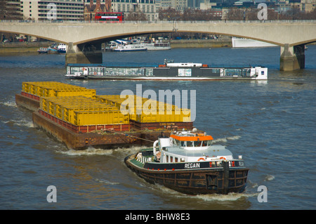 Schlepper auf Themse zentralen London England UK Europe Stockfoto