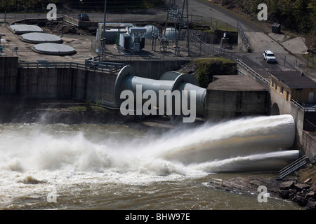 Dam-Wasseraufbereitungsanlage Gauley River Wasserkraftwerk Summersville West Virginia in den USA USA Nahaufnahme niemand horizontal hochauflösendes Wasser Stockfoto