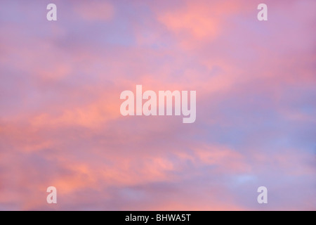 Sonnenaufgang Wolken über Wilsonville, OR. Stockfoto