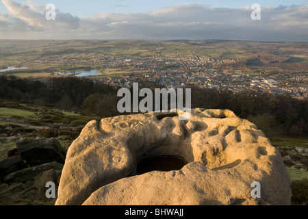 Mühlstein Korn rockt Überraschung Aussicht auf Otley Chevin, Mauren in West Yorkshire Stockfoto