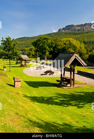 Swanns Bridge Picnic Area mit den Klippen des Binevenagh Berges darüber hinaus in der Nähe von Limavady County Londonderry Nordirland Vereinigtes Königreich Stockfoto