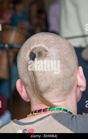 Hare-Krishna Sikha - einen rasierten Kopf mit einem Pferdeschwanz aus der Krone. Stockfoto