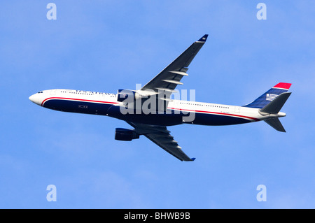 Airbus A330 betrieben von US Airways klettern Sie aus nehmen Sie am Flughafen London Heathrow Stockfoto