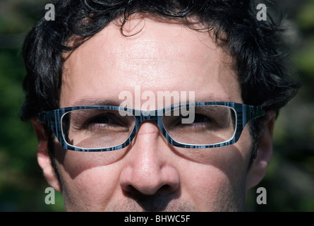 Porträt eines Mannes mit Brille hautnah Stockfoto