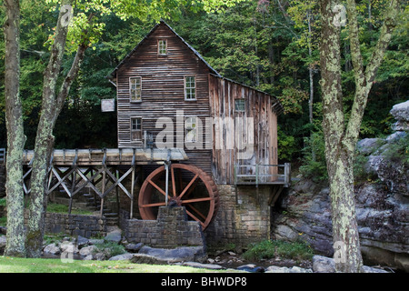 Grist Mill mit einem Wasserrad Babcock State Park West Virginia in den USA verlassene alte Niemand keine Vorderansicht Vintage Hintergrund horizontal Hi-res Stockfoto