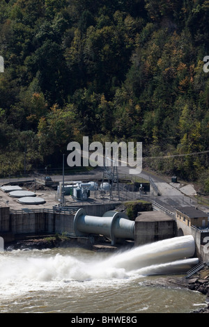 Dam Wasseraufbereitungsanlage Gauley River Wasserkraftwerk Summersville West Virginia in den USA USA Nahaufnahme Niemand vertikal hochauflösende Anlagen Stockfoto