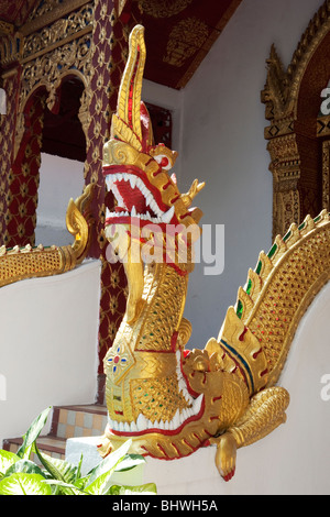 Die Naga, ein Thai Sympathieträger erscheint als eine Schlange oder Cobra außerhalb der Wat Doi Suthep, Chiang Mai Thailand Stockfoto