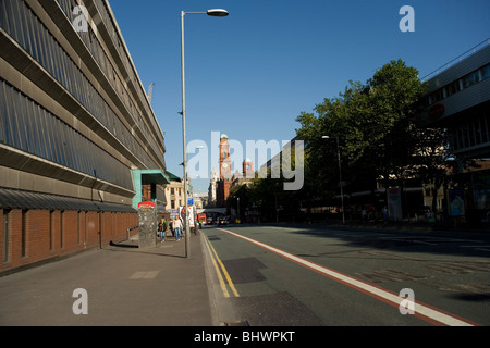 Blick entlang der Oxford Road Towwards Palace Hotel und dem Stadtzentrum entfernt in Manchester Stockfoto