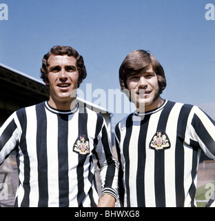 Newcastle United Fußballer Bob Moncur und Malcolm MacDonald Juli 1972 Stockfoto