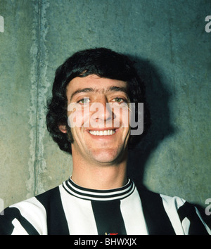 Porträt von Newcastle United Terry Hibbitt, während ein Vorsaison-Fototermin getroffen. 12. Juli 1974. Stockfoto