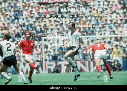 Welt Cup Quartal letzten Juni 1970 Leon, Mexiko. England 2 Westdeutschland 3 Franz Beckenbauer Westdeutschlands, Alan Ball aus England Stockfoto