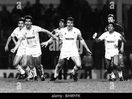 UEFA-Cup-Finale zweite Bein an der White Hart Lane Mai 1984 Tottenham Hotspur 1 V Anderlecht 1 (Spurs gewinnt im Elfmeterschiessen) Sporen Spieler Stockfoto