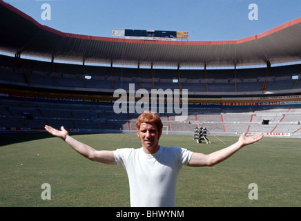 England Fußballer Alan Ball im Stadium von Jalisco stellt in Guadalajara, wo England spielen, Gruppenspiele während der 1970 Stockfoto