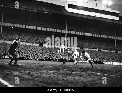 European Cup Gewinner Cup Halbfinale Rückspiel Match an der White Hart Lane. Tottenham Hotspur 3 V OFK Belgrad 1. (Spurs gewinnen 5: 2 Stockfoto