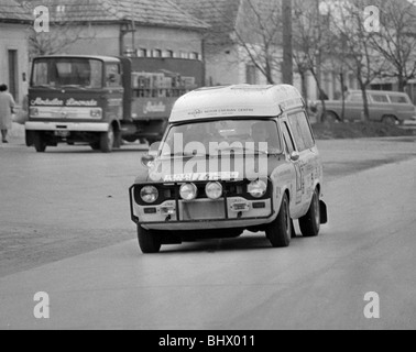 Täglicher Spiegel World Cup Rallye am 19. April - Mai 27. 1970. Startnummer 16, ein Escort Elba Wohnmobil getrieben von J. Gardner und Stockfoto
