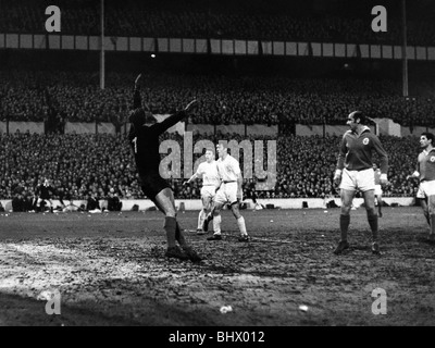 European Cup Halbfinale Rückspiel Match an der White Hart Lane. Tottenham Hotspur 2 V Benfica 1. (Benfica gewinnt mit insgesamt 4: 3) Stockfoto