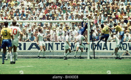 WM 1970 Gruppe C England 0 Brasilien 1 Gordon Banks macht eine erstaunliche Speicherung von Peles Leitung Schuß Mexiko Stockfoto